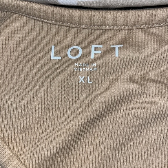 LOFT Tan Henley top with gathered puff sleeves V neck buttons Large beige. - Picture 6 of 7